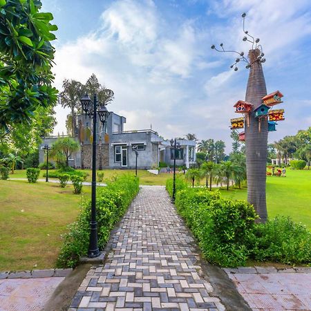 Stayvista At Wandering Vines Indoor Pool 4Bhk Luxury Villa In Delhi Sohna Экстерьер фото