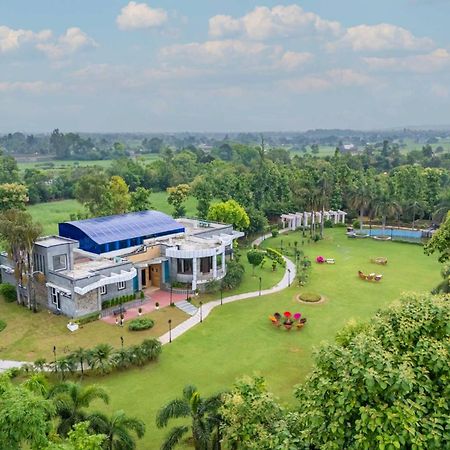 Stayvista At Wandering Vines Indoor Pool 4Bhk Luxury Villa In Delhi Sohna Экстерьер фото