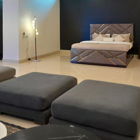 Stayvista At Wandering Vines Indoor Pool 4Bhk Luxury Villa In Delhi Sohna Экстерьер фото