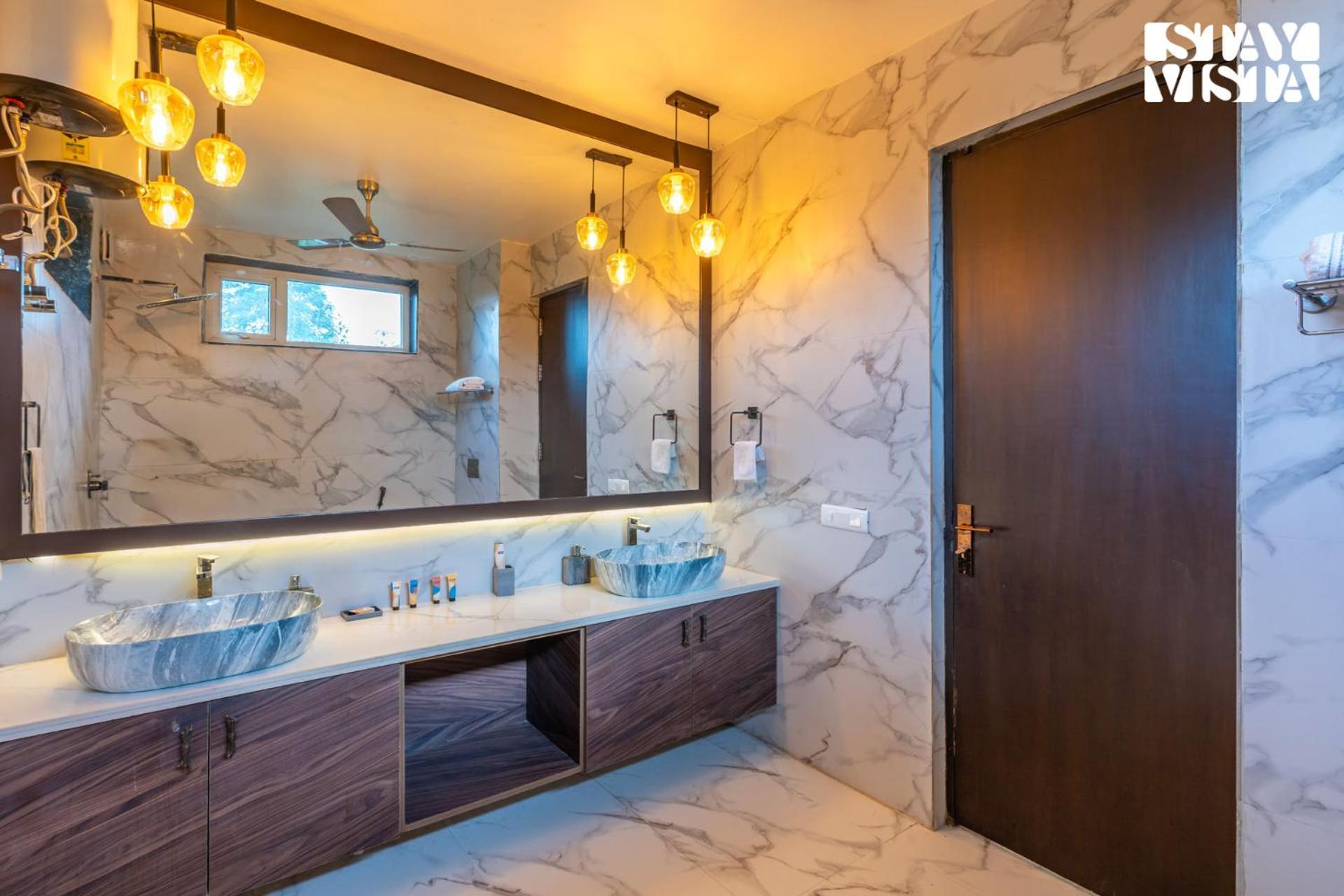 Stayvista At Wandering Vines Indoor Pool 4Bhk Luxury Villa In Delhi Sohna Экстерьер фото