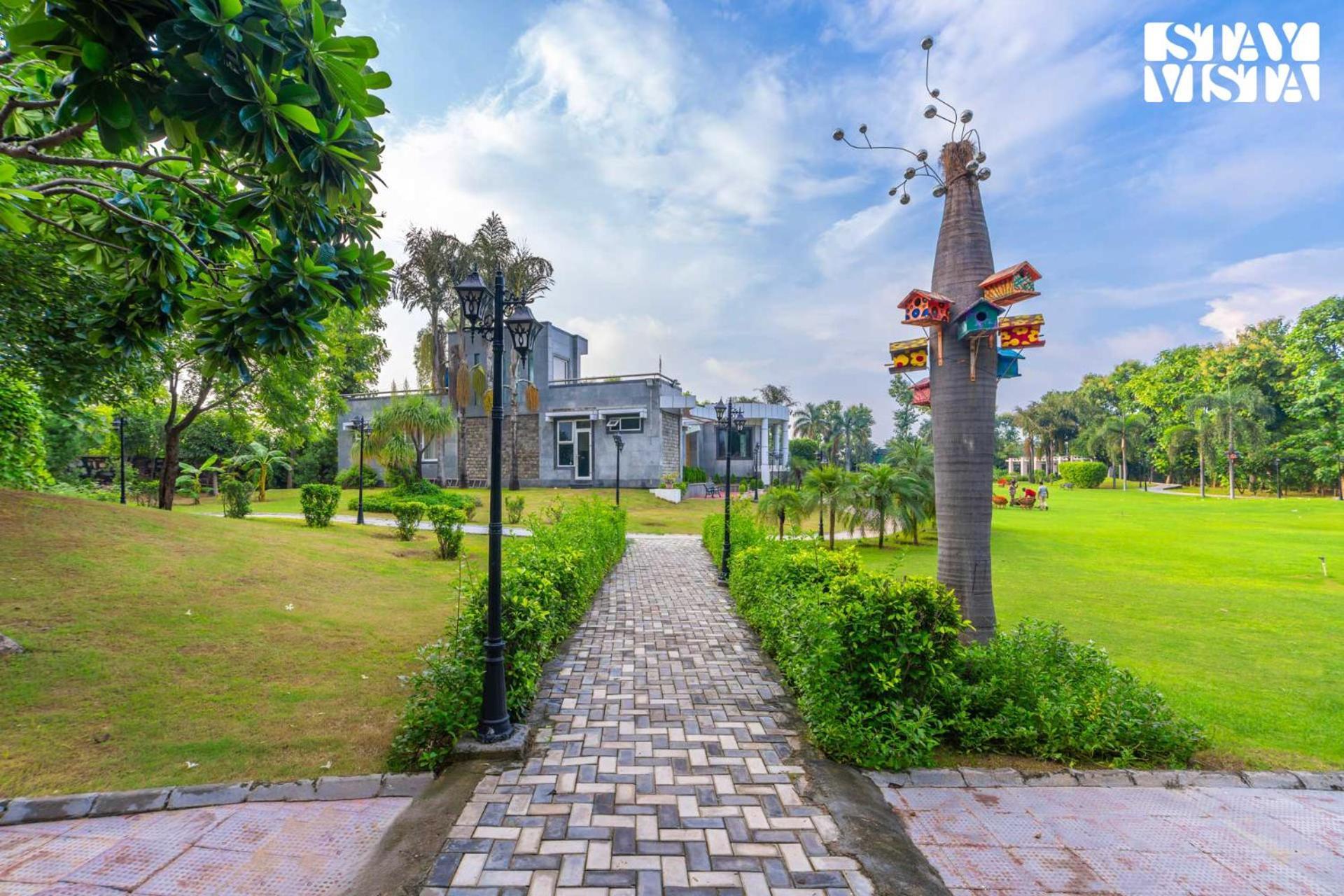 Stayvista At Wandering Vines Indoor Pool 4Bhk Luxury Villa In Delhi Sohna Экстерьер фото