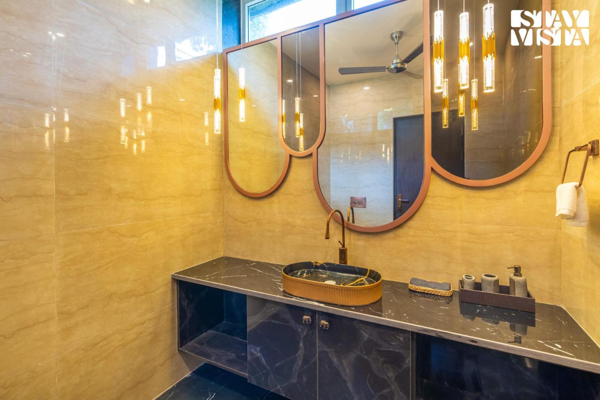 Stayvista At Wandering Vines Indoor Pool 4Bhk Luxury Villa In Delhi Sohna Экстерьер фото