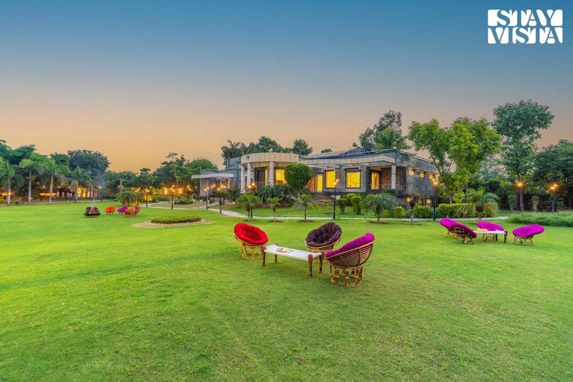 Stayvista At Wandering Vines Indoor Pool 4Bhk Luxury Villa In Delhi Sohna Экстерьер фото