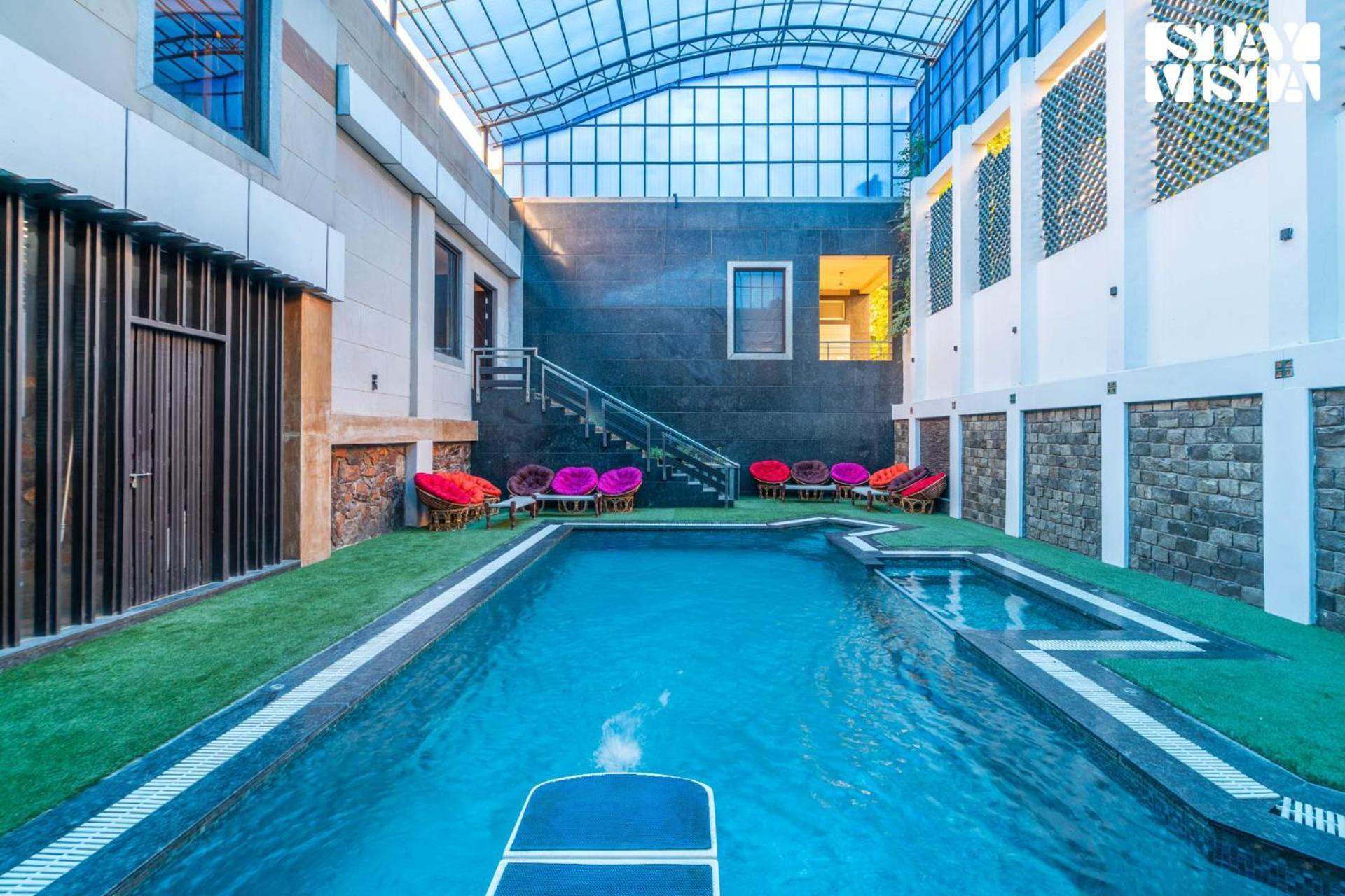 Stayvista At Wandering Vines Indoor Pool 4Bhk Luxury Villa In Delhi Sohna Экстерьер фото