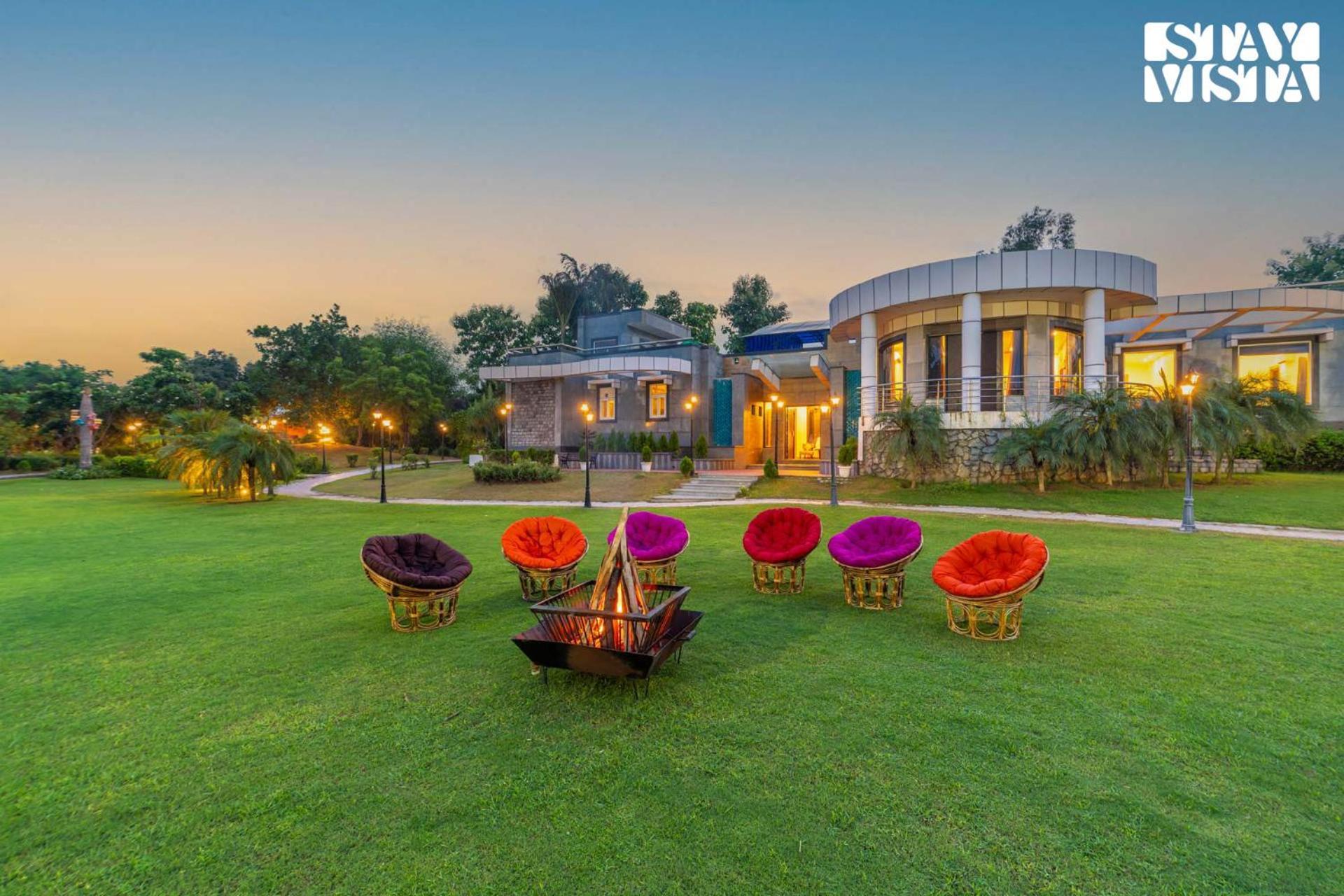 Stayvista At Wandering Vines Indoor Pool 4Bhk Luxury Villa In Delhi Sohna Экстерьер фото