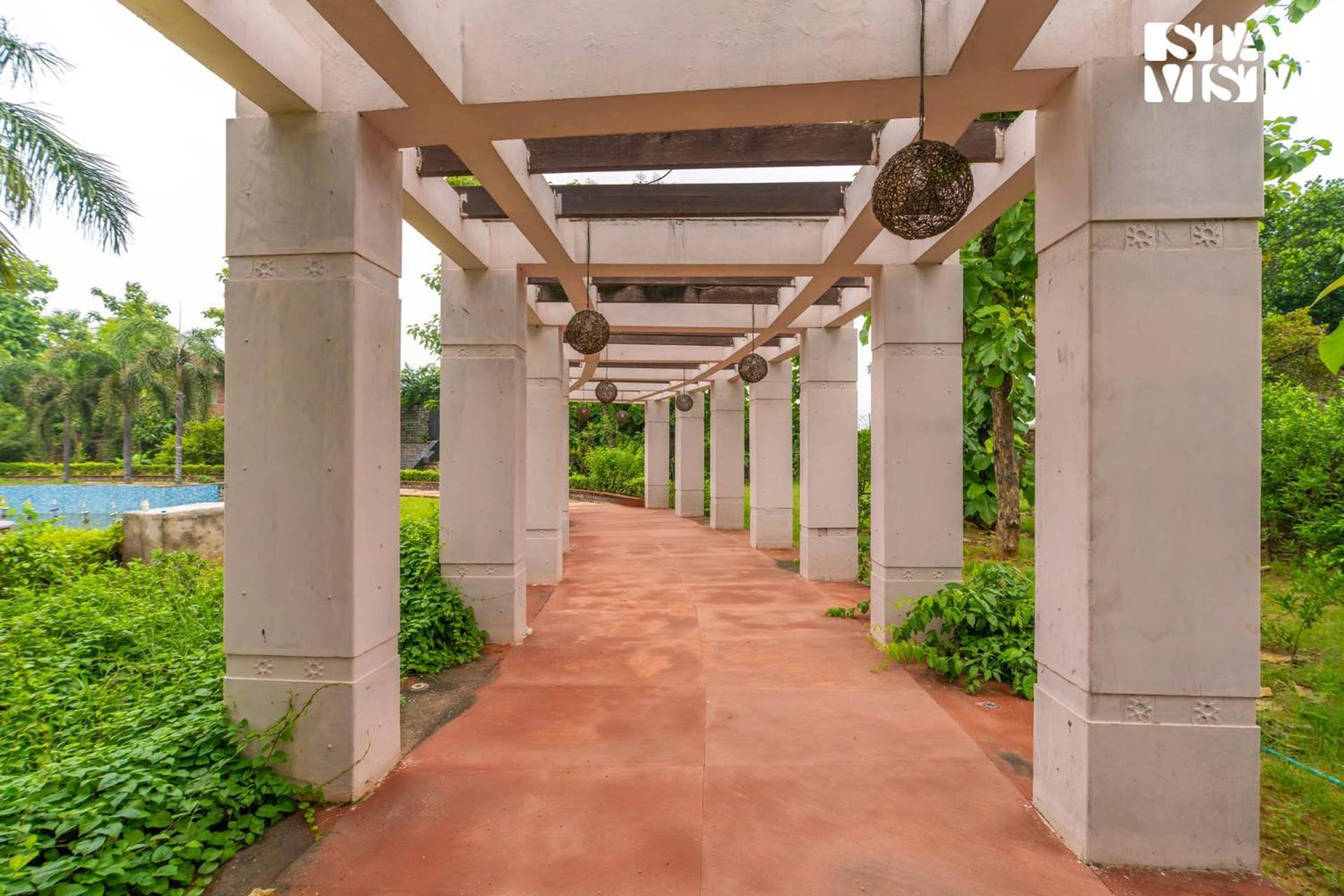Stayvista At Wandering Vines Indoor Pool 4Bhk Luxury Villa In Delhi Sohna Экстерьер фото