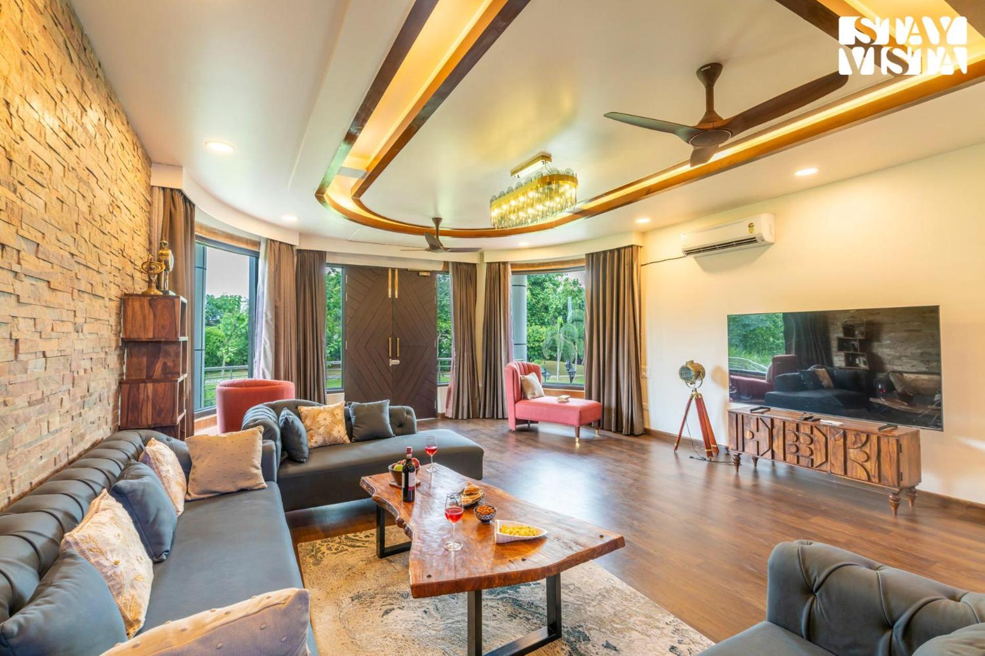 Stayvista At Wandering Vines Indoor Pool 4Bhk Luxury Villa In Delhi Sohna Экстерьер фото
