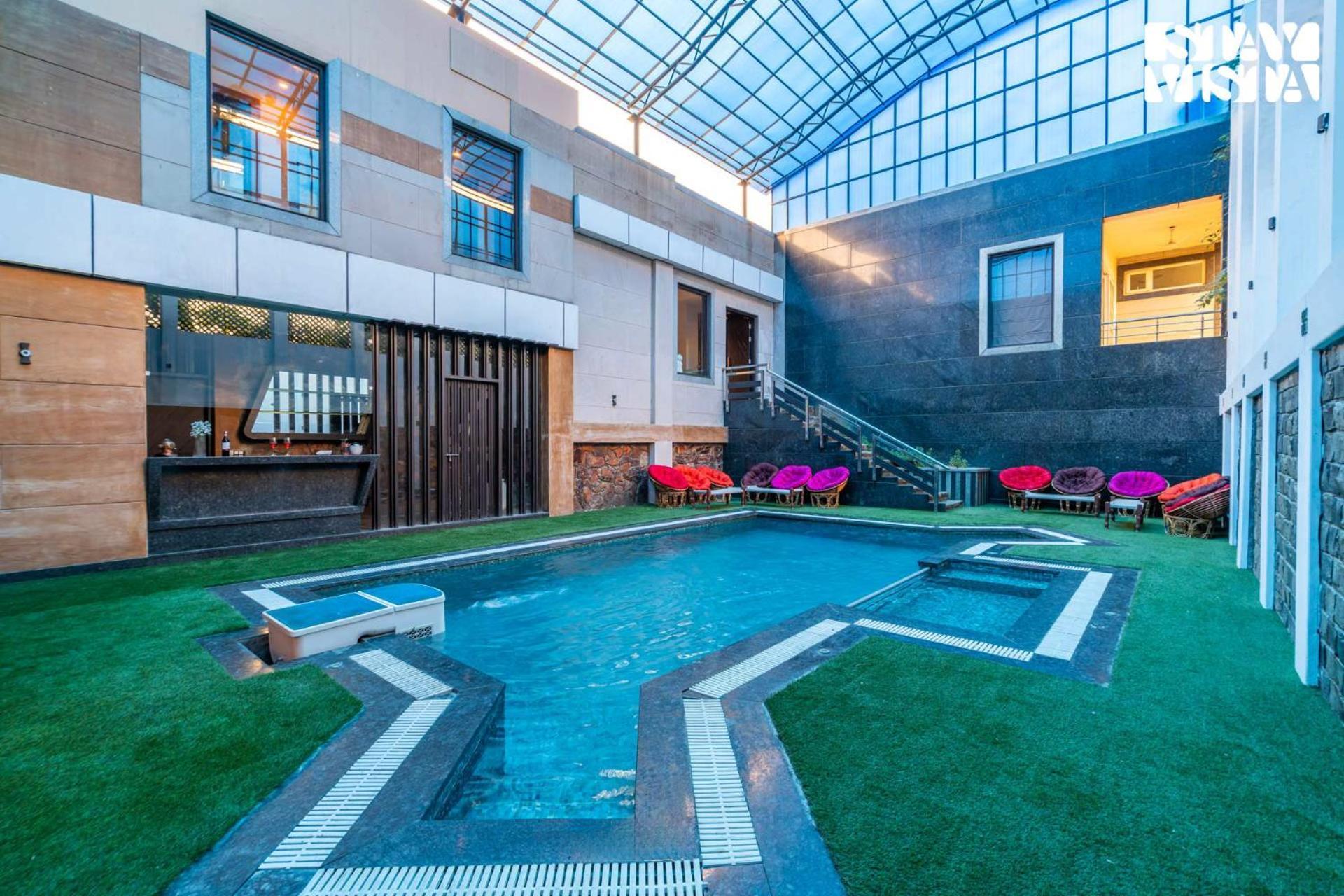 Stayvista At Wandering Vines Indoor Pool 4Bhk Luxury Villa In Delhi Sohna Экстерьер фото