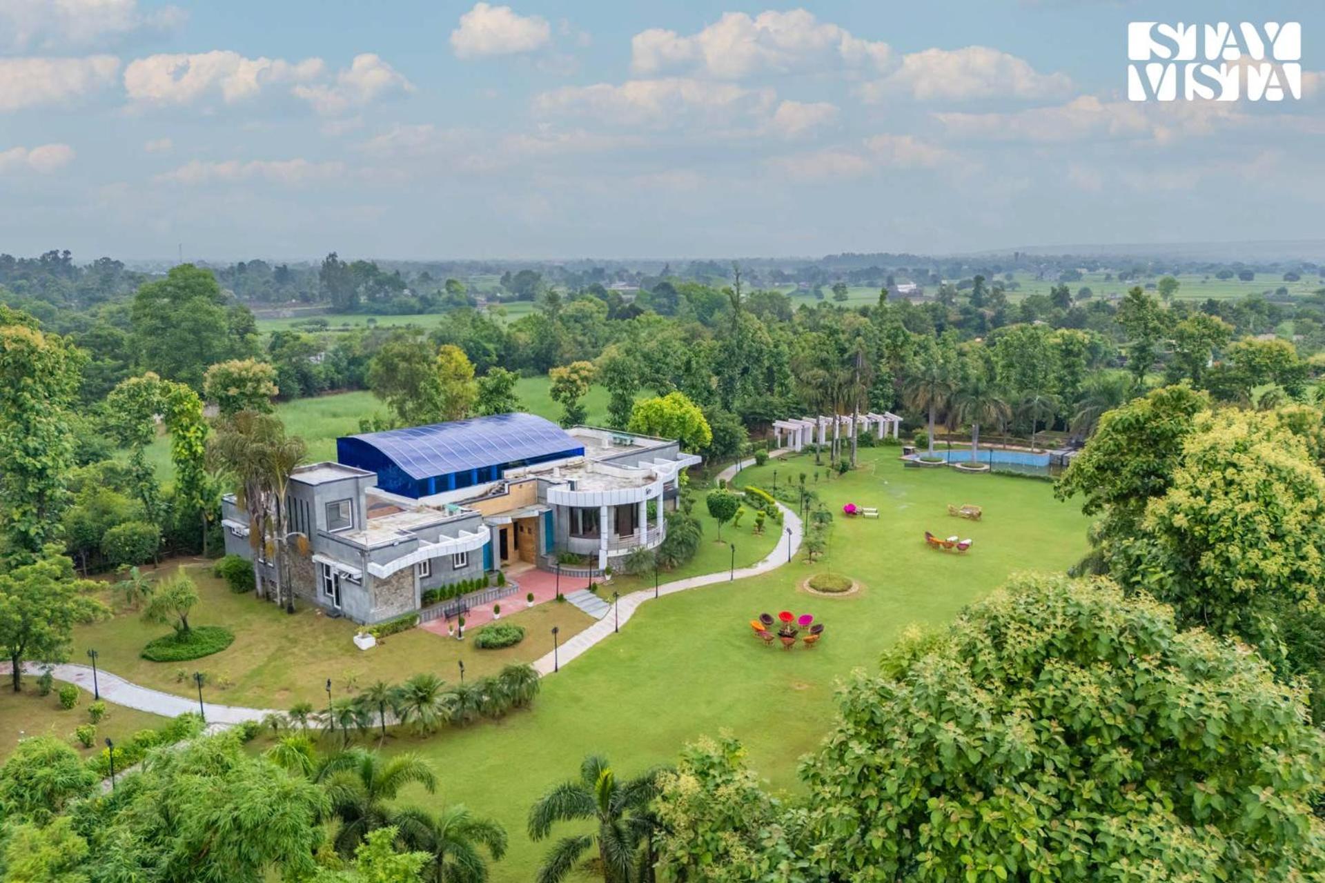 Stayvista At Wandering Vines Indoor Pool 4Bhk Luxury Villa In Delhi Sohna Экстерьер фото