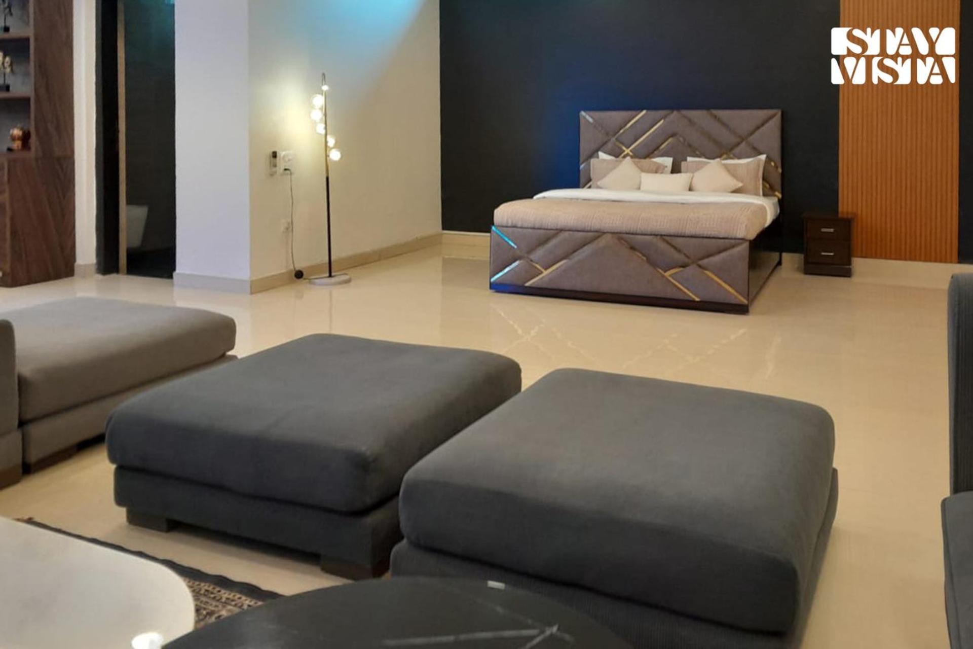 Stayvista At Wandering Vines Indoor Pool 4Bhk Luxury Villa In Delhi Sohna Экстерьер фото