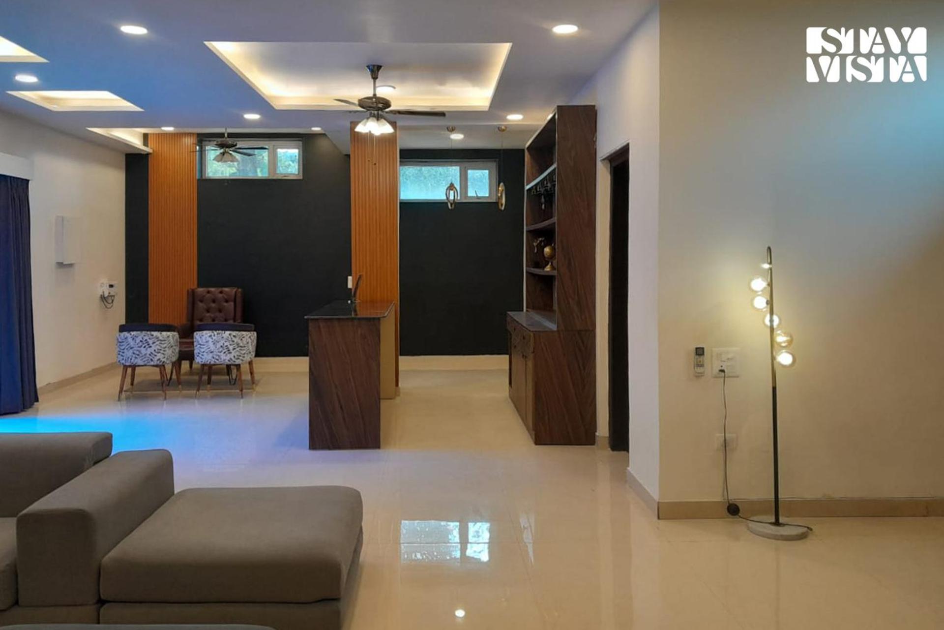 Stayvista At Wandering Vines Indoor Pool 4Bhk Luxury Villa In Delhi Sohna Экстерьер фото
